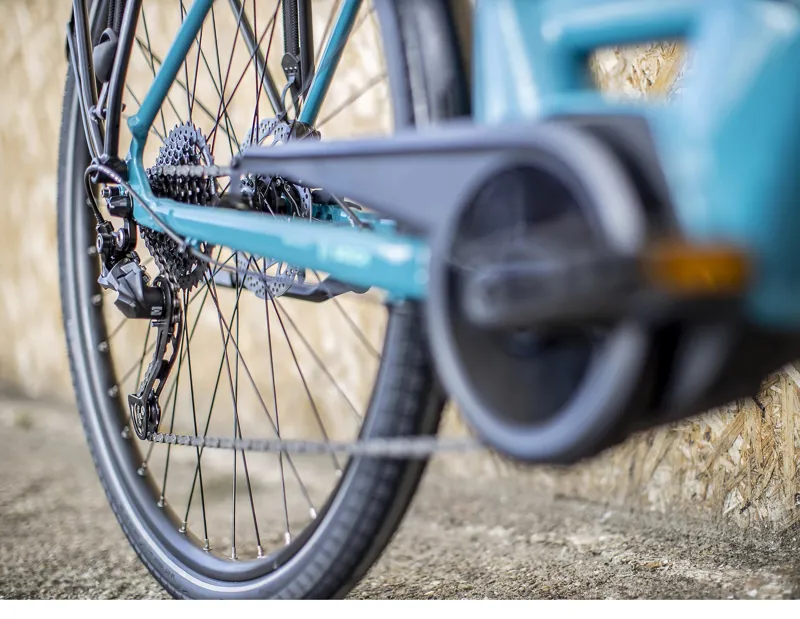 Trek Verve+ 3 Lowstep 400Wh Electric Hybrid Bike in Blue-5